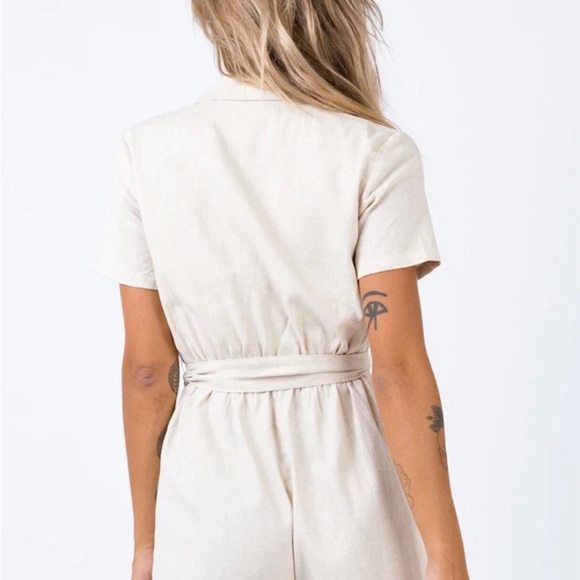 🎉Host Pick 🎉 Princess Polly Turin Romper Beige 4 Cute 🎉 - Picture 3 of 6